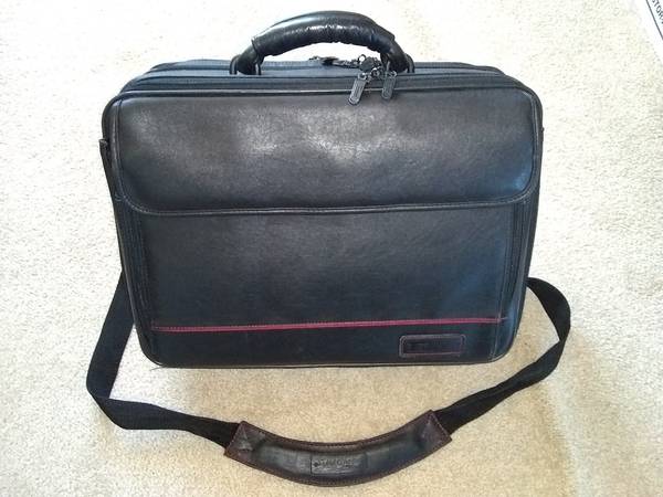 Targus Extra Large Leather Laptop Bag 1