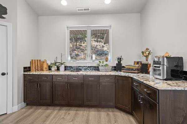 $1,500,000 / 5br - 3603ft2 - 711 W Main Street for sale with basement (Enterprise)63932587205506123