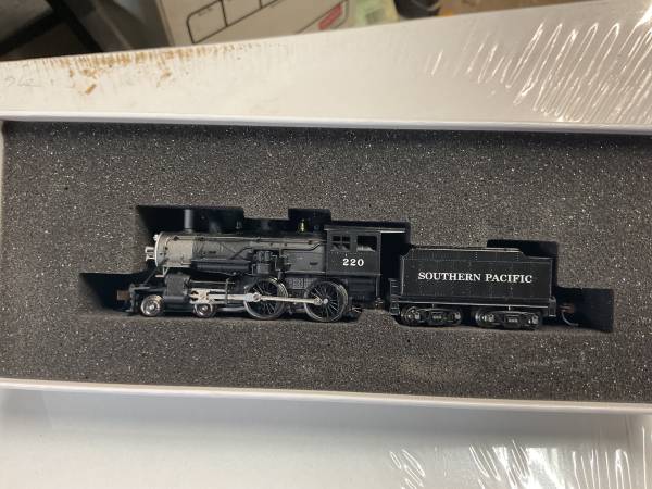 N SCALE TRAIN ENGINES (4) 1