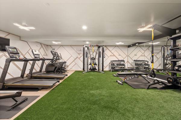 $1,900 / 450ft2 - Custom Cabinets with Soft Close Features, Yoga Room, Tandem Parking (Hollywood)63912984259459124