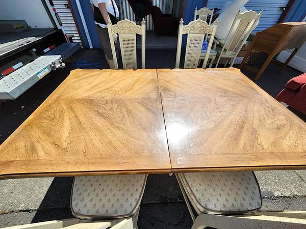 Beautiful vintage solid wood table with (4) regal solid wood chairs. 1