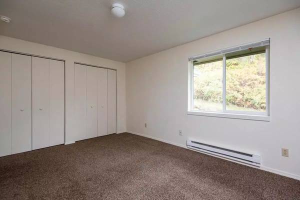 $1,750 / 2br - 1000ft2 - Your sanctuary awaits: 2 BR, 2 BA, and much more! (Clackamas)63831607829635123