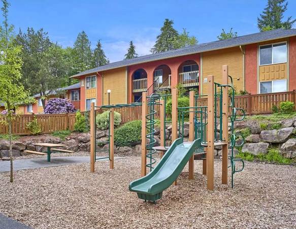 $2,200 / 2br - 1000ft2 - Wonderful 2 bed / 1 bath in prime location! Close to everything! (Redmond)63850637829379120
