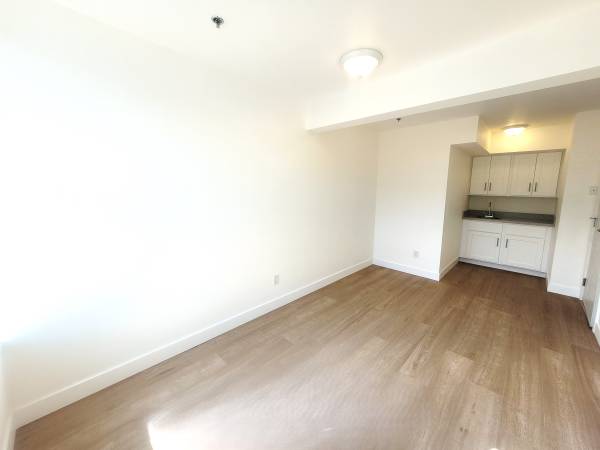 $417 / 185ft2 - 185 Sqft Commercial Space in Downtown Blaine - #5 (Blaine)63935190408195123