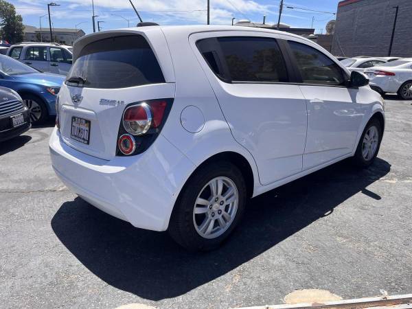 2015 Chevrolet Chevy Sonic LT Automático 4 puertas Hatchback con 1SD - $6,995 (+ Main Street Auto)63471173243521122