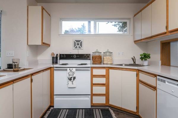 $1,692 / 2 habitaciones - 982 pies cuadrados - ¡Vistas pintorescas justo fuera de tu ventana! ¡Visita hoy! (Portland - Cerca del parque Mt. Tabor)63831465066883124