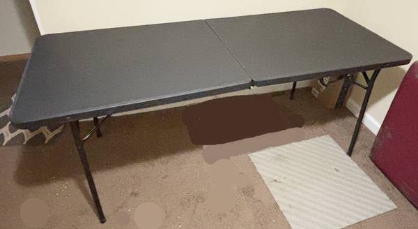 6ft Folding table, Resin Top with Metal folding Legs, VGC - $35 (Loganville)63470456129539120