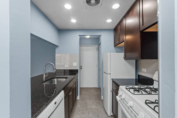 $1,800 / 1br - Very Nice and Very Spacious East Lakeview 1BD Apt. Parking Available! (Lakeview East)63898735748483120