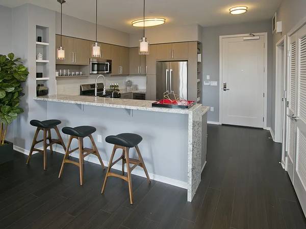 $1,300 / 1br - !!@@~~Pet-Friendly 1BR/1BA Apartment – Your New Cozy Home!🐱 (Santa Monica, CA)63876482371459122