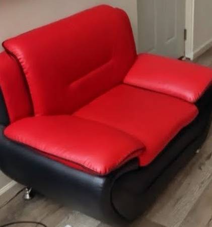 Beautiful three-piece, leather, red and black set and a beautiful like New tread 1
