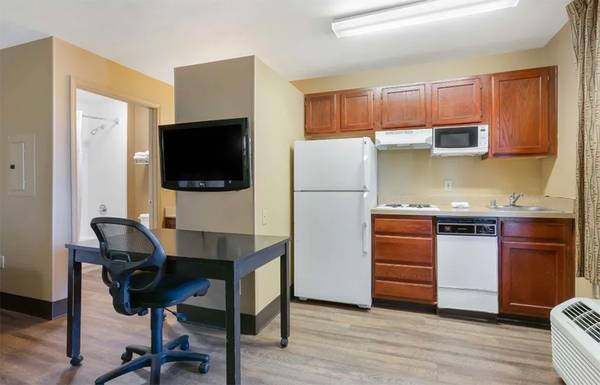 Microwave, Onsite Laundry Facilities, Furnished Suites 1
