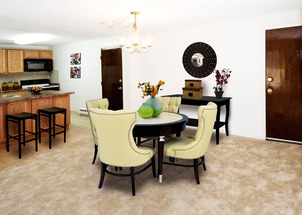 $2,089 / 2br - 875ft2 - Cathdral Ceil, 2 Balc, New Kitch &Cpt. Conv to 106/140, 95/495 , train (Mansfield)63699373885569122