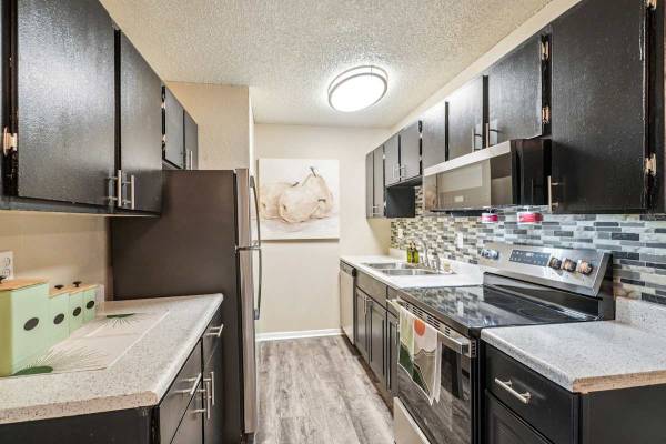 $1,095 / 1br - 550ft2 - Off Street Parking, Short Term Lease, Flex Rent (360 N Murray Blvd, Colorado Springs, CO)63687171986817123