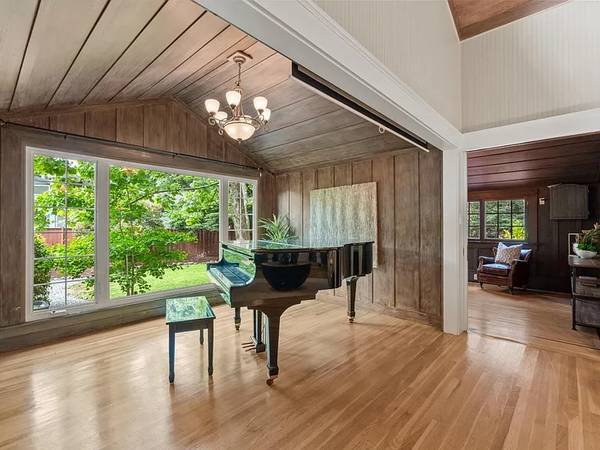 $8,500 / 5br - 5 bd / 5 ba home just minutes from downtown Redwood City (Redwood)63785452373251122
