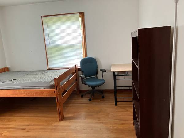 $800 / 3br - 182ft2 - Room in 3 BR House Next to Purdue Golf Course (West Lafayette)63680140022147121