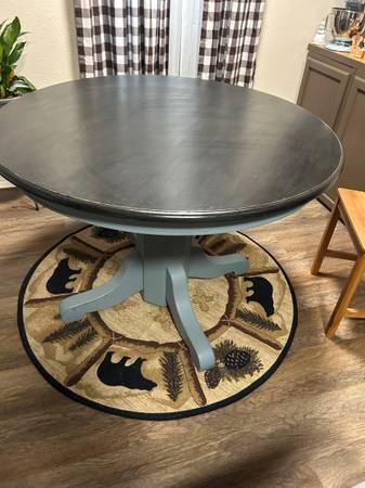 Dining table - sturdy round 1