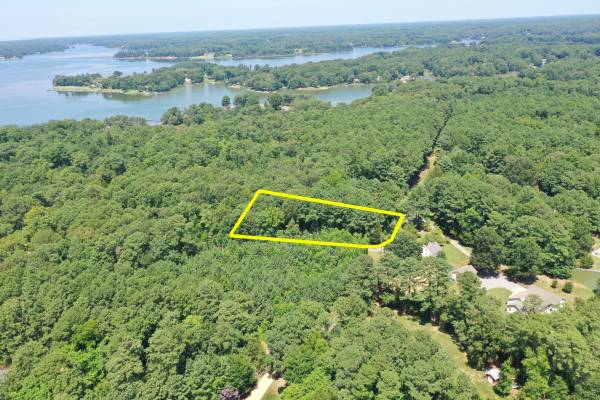 $25,000 / 33803ft2 - Large wooded 0.75 acre lot in Weems, VA64150341638786123
