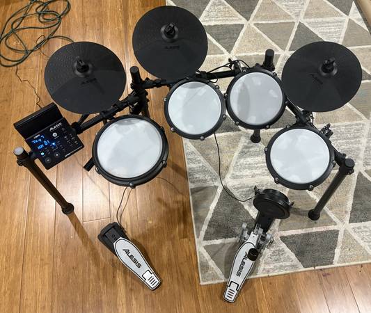 Alesis Nitro Max Kit Compact Electric Drum Kit 1