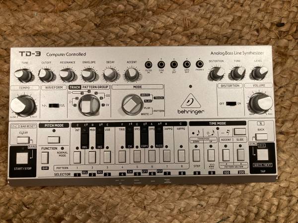 Behringer td-3 LIKE NEW 1