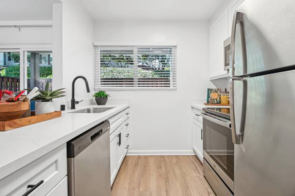 $3,095 / 2br - 962ft2 - Washer & Dryer, On-site Maintenance and Management, Large Closets63800304748673122