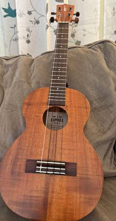 Kamaka HF3 solid koa tenor ukelele 1