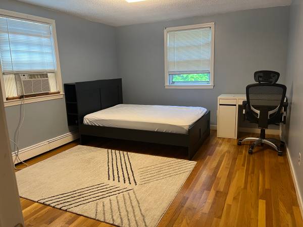 $1,300 / 4br - Habitación amueblada grande, cerca de la autopista, servicios incluidos (Andover)63655303363073120