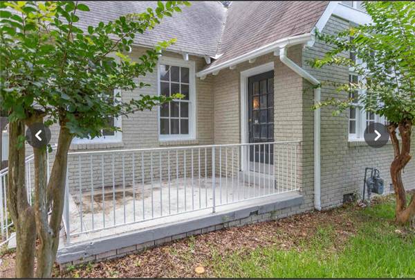 $2200.00 / 4br - 2500ft2 - Spacious and modernized home with great new updates.64032132967041124