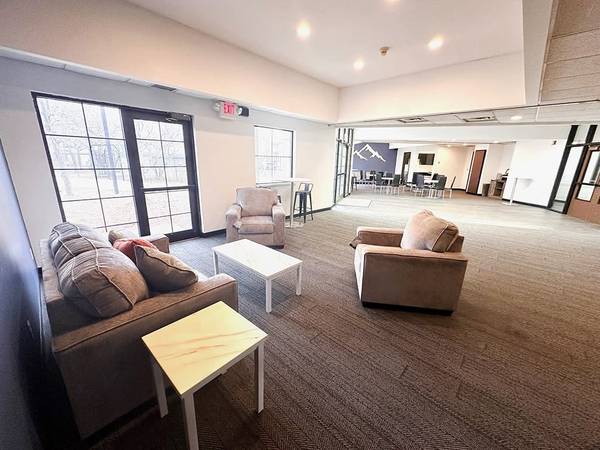 $1,390 / 2br - 905ft2 - Move Before the Frost – Apartments Leasing Now! (6455 Zane Ave N  , Brooklyn Park, MN)63990383820675120