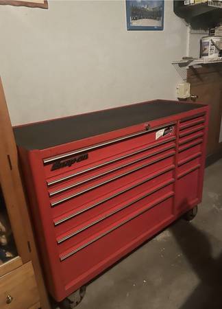 SNAP ON TOOLBOX!! MOVING NEED GONE ASAP. 1