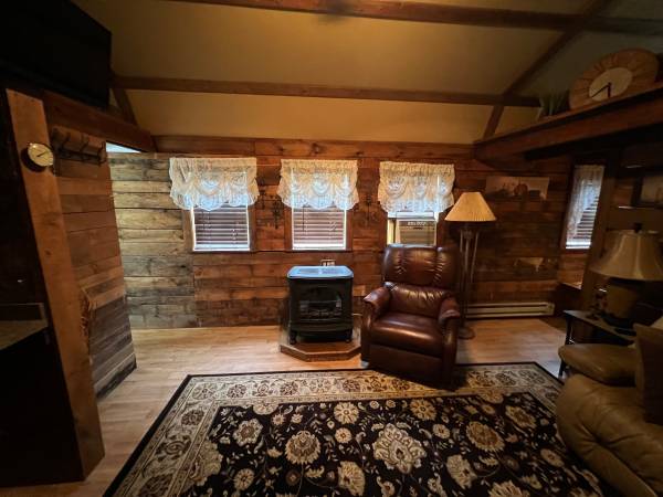 $725 / 1br - One Bed One Bath Cabin for Rent63824141738625123