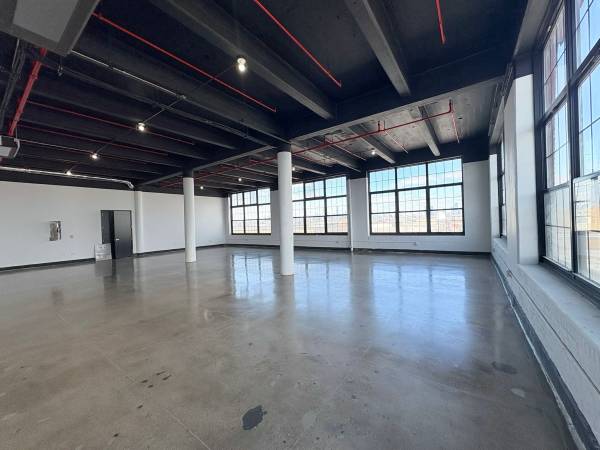 $7,400 / 2786ft2 - Corner Loft Office | 2,786 SF | Skyline Views + Renovated Industrial Building (Brooklyn)63912046043779121