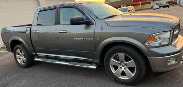 Ram Pick Up Truck: 2011 Ram Laramie Quad Cab 4x4. - $13,900 (Gurnee)63618724355587121