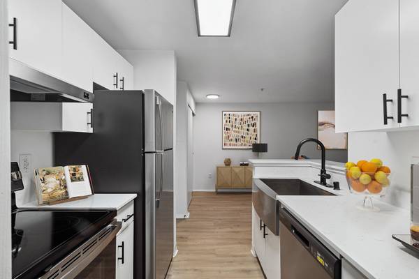 $1,995 / 1br - 700ft2 - Two-level Garage Parking, In-home Washer and Dryer, Ceiling Fans (600 7th Ave, Seattle, WA)63845962856577124
