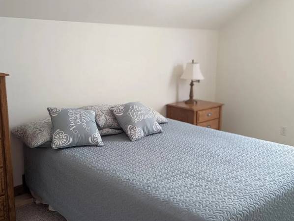 $1,650 / 5br - Winter Lakefront Home for Rent – $1,650/mo in Honor, MI (Honor)64037895188099124