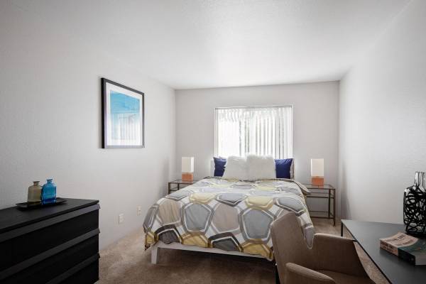 $1,659 / 2br - 1011ft2 - Close to grocery, restaurants, & so much more! (Portland)64038886206467121
