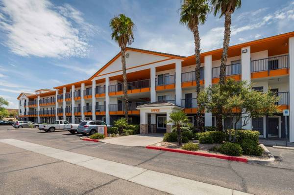 Elevator Access, Free Utilities, Flat Screen TVs 1