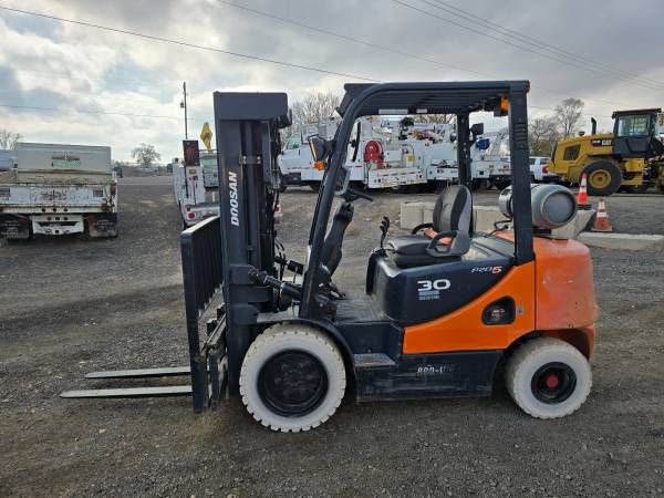 Doosan G30 5,000# Dual Fuel Forklift 1,300hrs 1