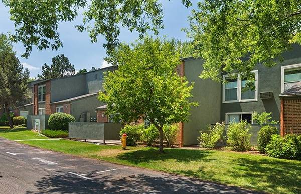 $1,199 / 1br - 655ft2 - Prices Are Dropping And So Are The Leaves!! Come Snatch This Deal!!! (Broadmoor)63668452772225121