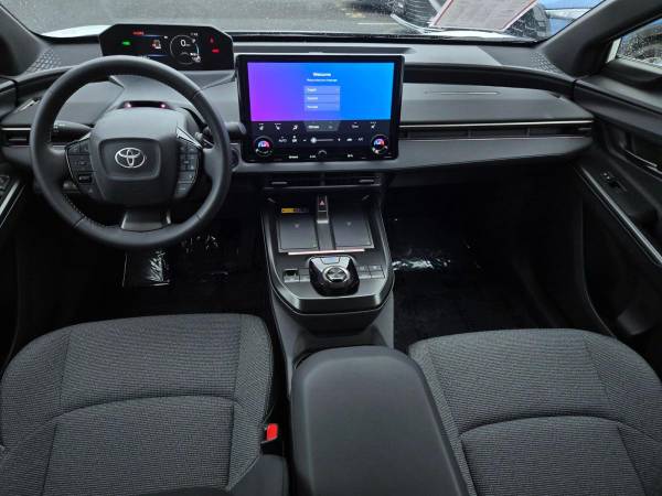 2026 Toyota BZ XLE - Photo 13