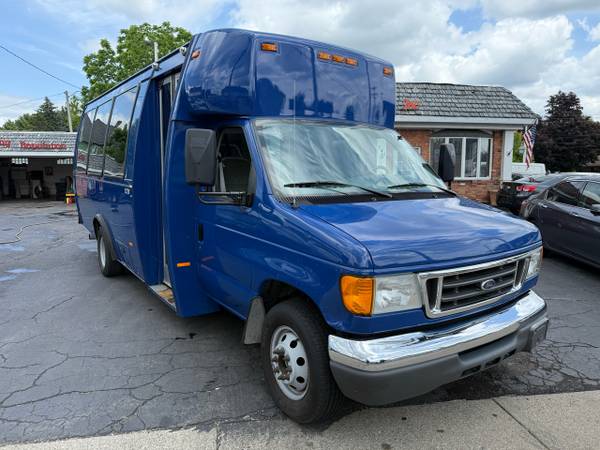 2004 Ford Econoline E-450 - $9,995 (741 Oliver St, North Tonawanda, NY 14120)63483447757313122
