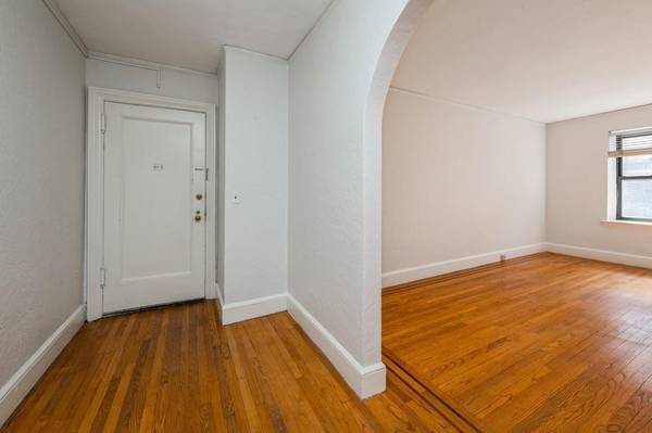 $2,295 / 1br - 825ft2 - Elegant Elevated Larchmont Property, Newly Remodeled 1 bedroom-$2295 (Larchmont NY)64033800660483121