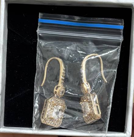 Gold Diamond Earrings 1