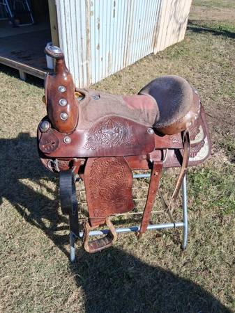 18" Triangle T western saddle 1