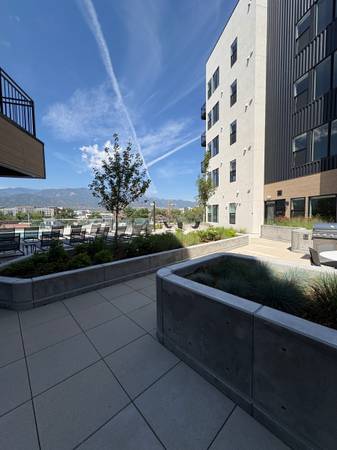 $1,412 / 485ft2 - ¡Estudio Hermoso Disponible Ahora! A Estrenar Actualmente 2 Meses de Alquiler Gratis (Colorado Springs)63687084122115122