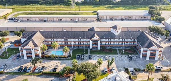 Pet Friendly, Close to Freeway, Fire Sprinklers 1