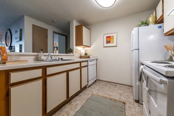 $1,000 / 1br - 750ft2 - Country Glen Apartments - $1000 Rent Concession (Kent)64031311011457123