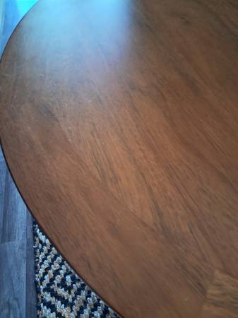 Round Dining Table 1
