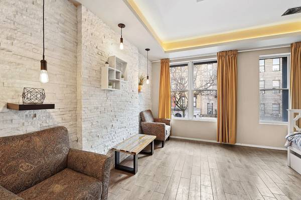 $2,295 / 1br - Commercial Prime Retail Sublet Space Available Washington Heights :557 (Washington Heights)63421100864897124