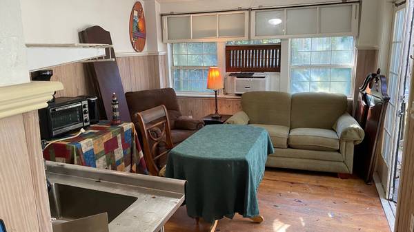 $1,395 / 1br - 425ft2 - Cabaña acogedora a 2 cuadras de la playa63848522094723123