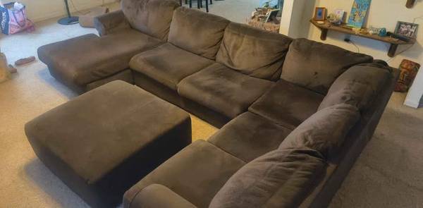 Sectional couch with ottoman 1